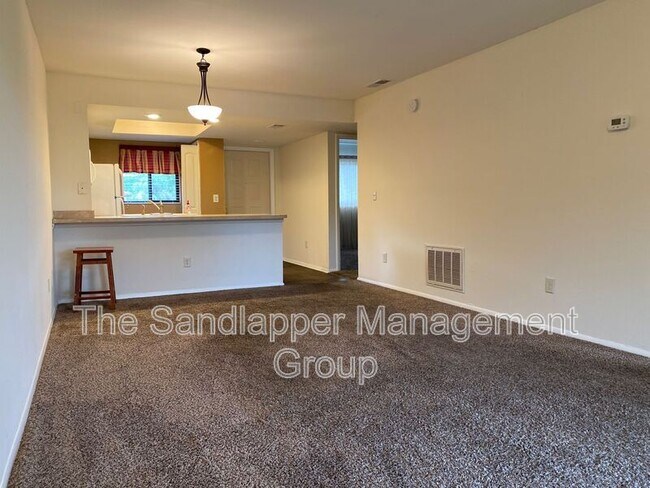Building Photo - 2186 Bees Ferry Rd