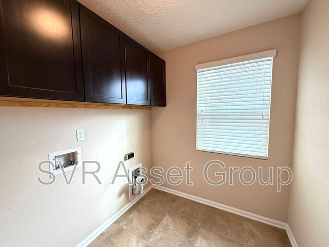 Building Photo - 641 Glendale Ln