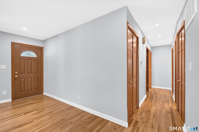 Building Photo - 105 Bear Paw Rd