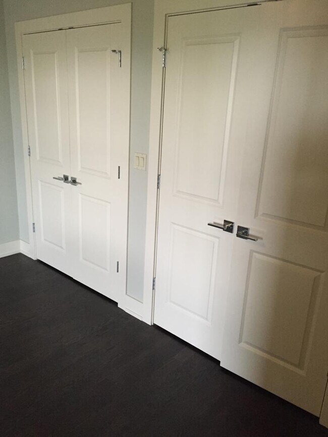 Building Photo - 4234 S Ellis Ave