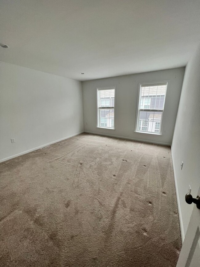 Building Photo - 2-bedroom 2.5 bath Luxury Townhome located...
