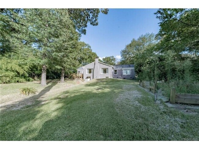 Building Photo - 928 Poleman Rd