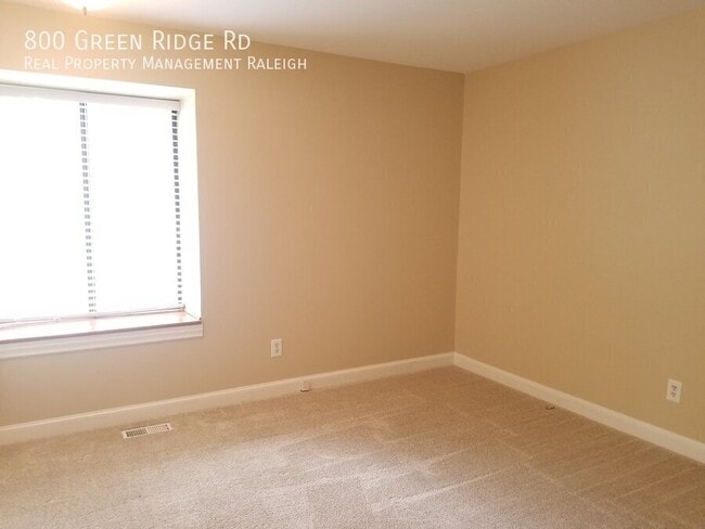 Building Photo - 800 Green Ridge Dr