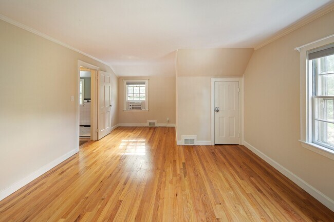 Building Photo - 109 Brookside Ave