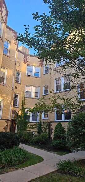 Building Photo - 4410 N Rockwell St