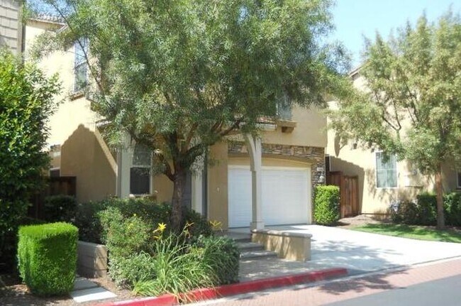 Building Photo - 1686 Goldenrod Ave