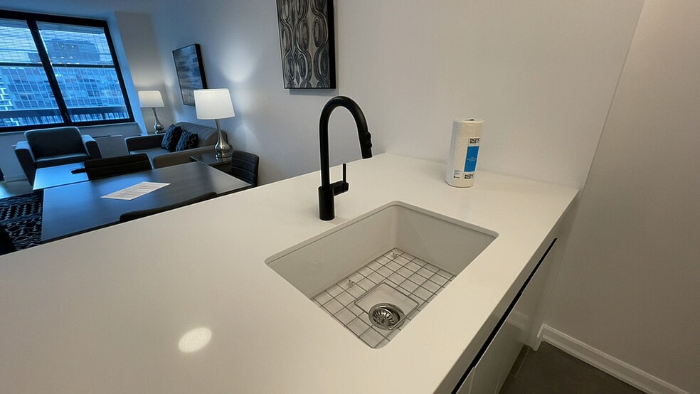 Building Photo - 225 W 56th St