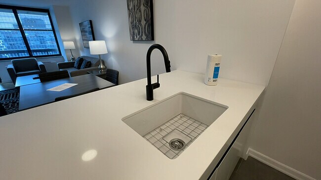 Building Photo - 225 W 56th St