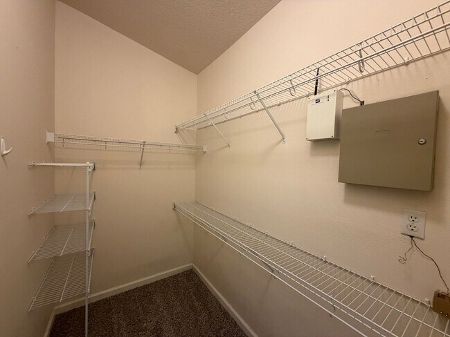 Building Photo - 3 Bedroom Single Story Home Available Near McMahon Blvd NW & Kayenta St NW!
