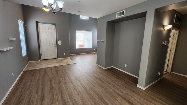 Building Photo - 2 Bedroom Townhome at the Artisan Village ...