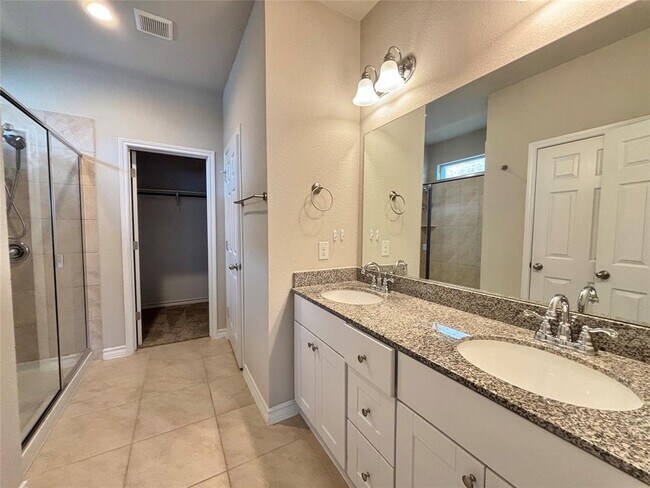 Building Photo - 10921 Zoeller Dr