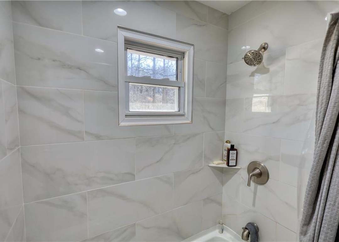 Building Photo - 115 Hollybrook Rd