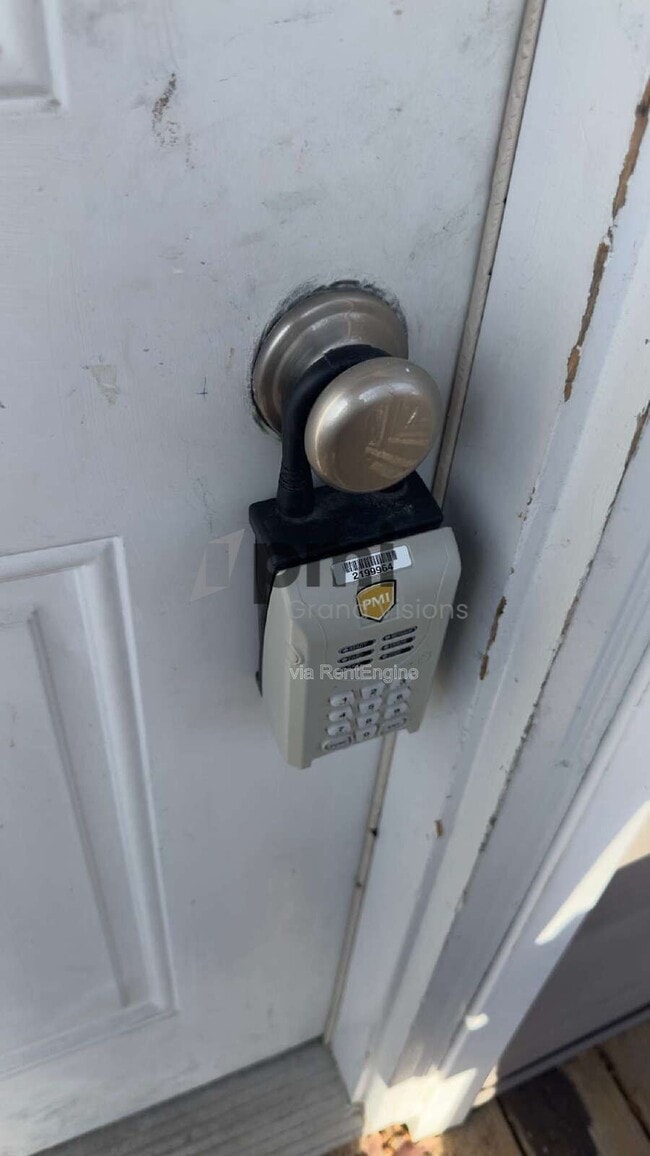 Building Photo - 1103 6th St