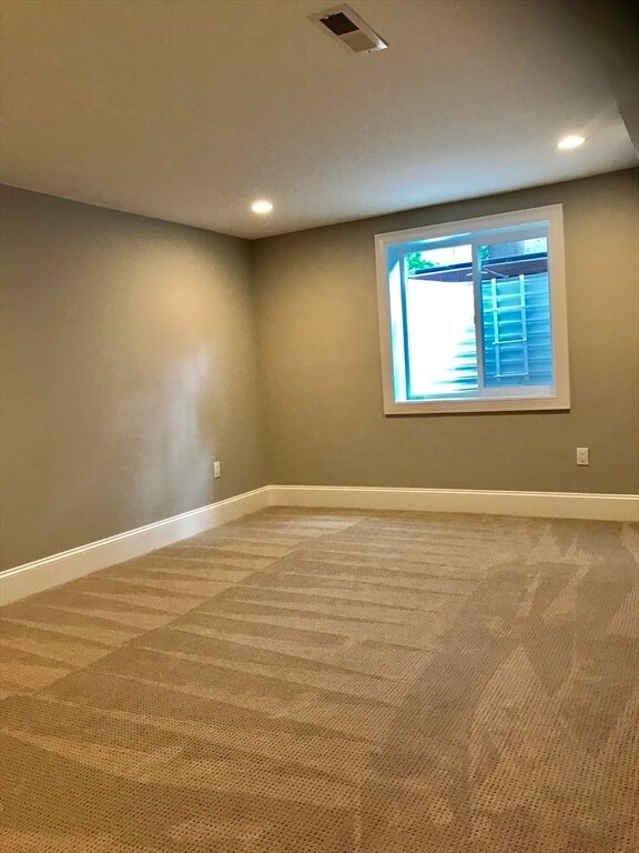 Building Photo - 301 Linden St