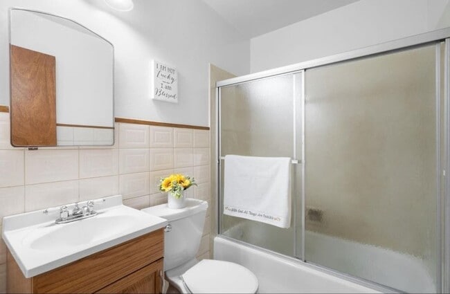 Building Photo - 603 E Columbia Ave