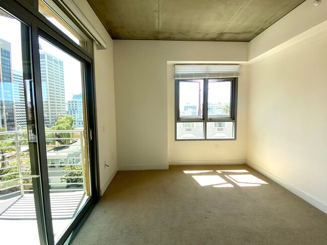 Building Photo - Downtown Views from Cortez Hill! Tall Ceil...