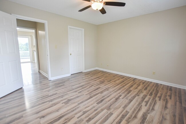 Building Photo - Pet Friendly Four Bedroom!