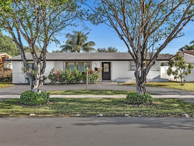 Primary Photo - 551 Crescent Dr