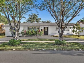Building Photo - 551 Crescent Dr