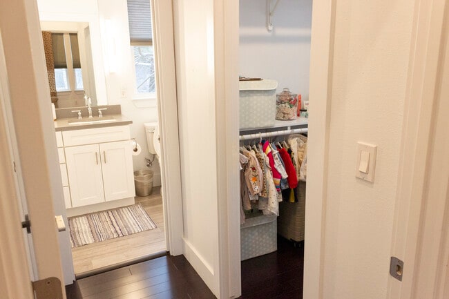 Building Photo - 1409 Singleton Ave