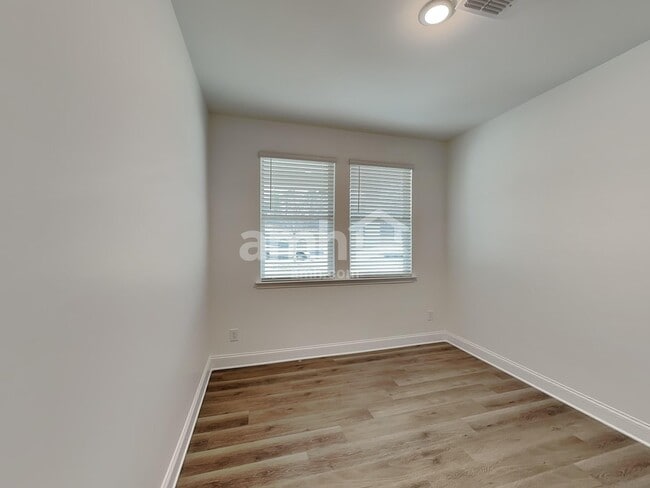 Building Photo - 408 Pointe Dr