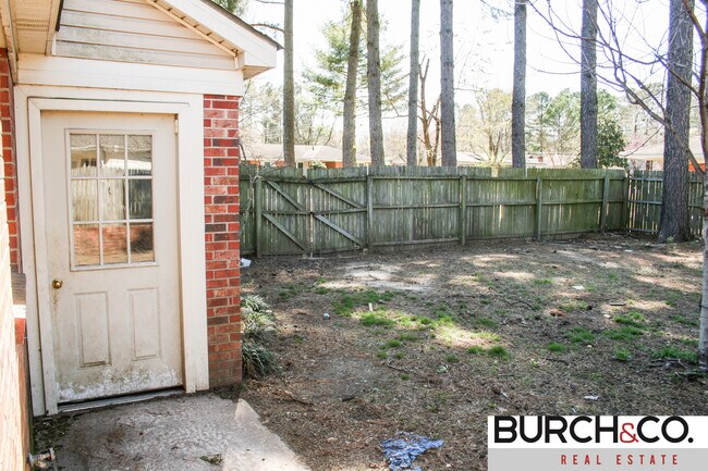 Building Photo - 1515 Kitchen St