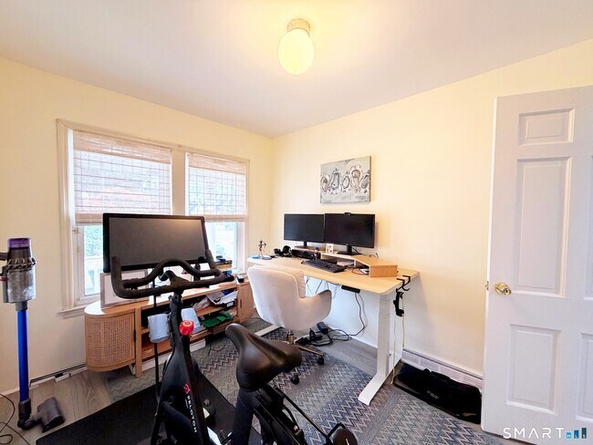 Building Photo - 66 Veres St