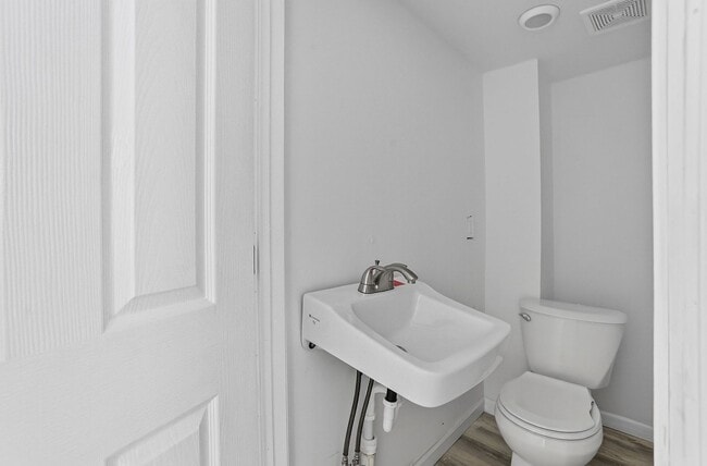 Building Photo - 398-400 N. Maple Ave