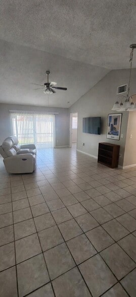 Building Photo - 10519 Wyndcliff Dr