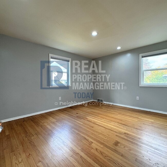 Building Photo - Charming 3 Bedroom Move In Ready!