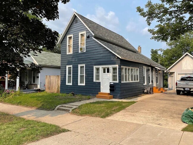 Building Photo - 708 Coit Ave NE