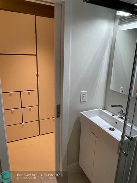 Building Photo - 327 Lancaster St