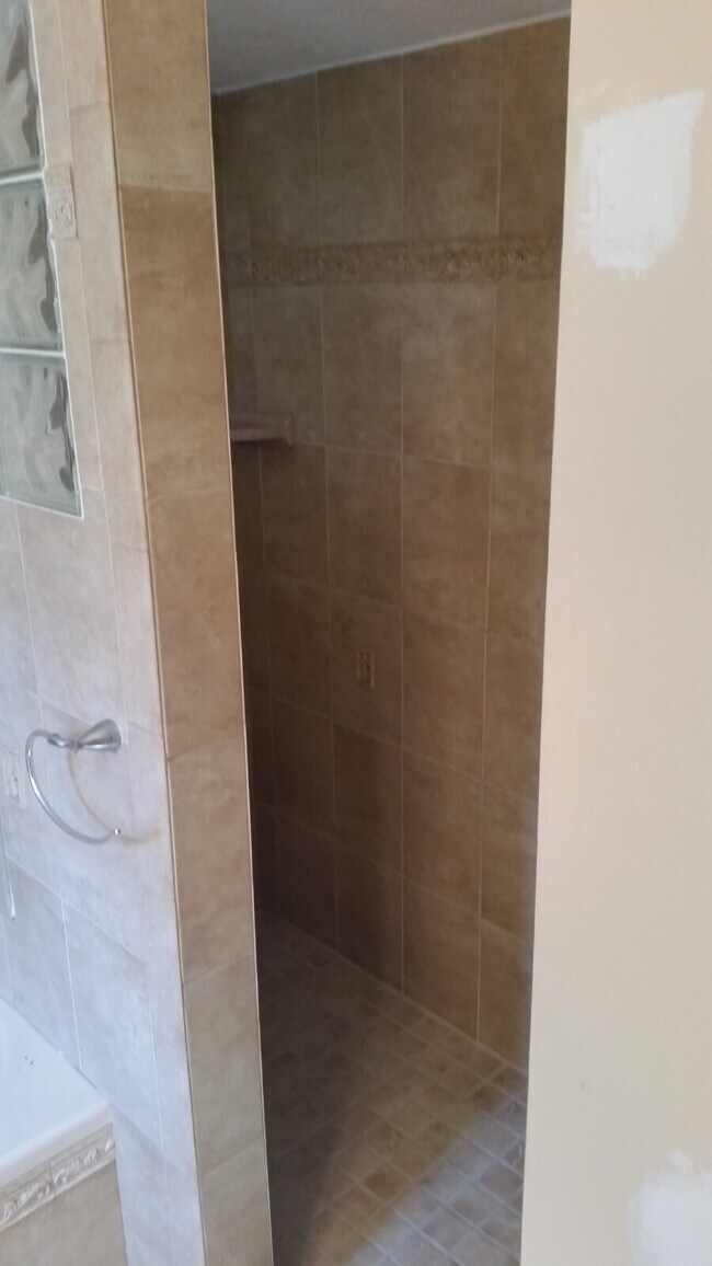 Building Photo - 3 Bed / 2 Bath Home in Venice - Rent with ...