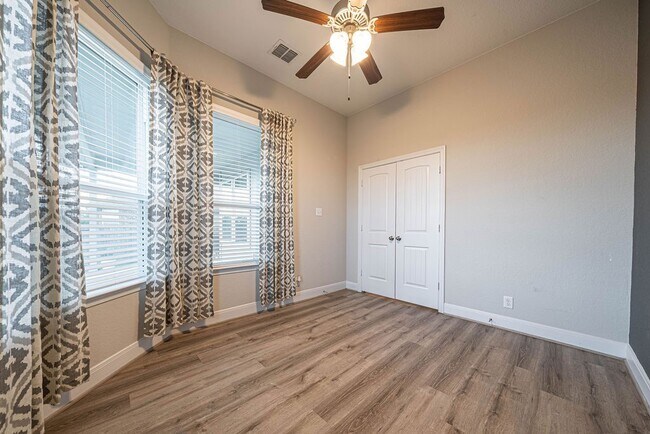 Building Photo - 830 Rench