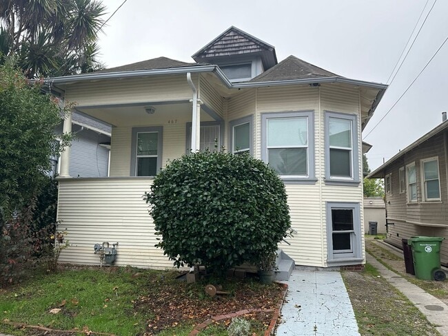 Building Photo - Charming Temescal Gem with Timeless Character & Spacious Living