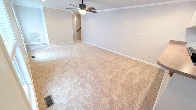 Building Photo - Turnabout Lane Duplex