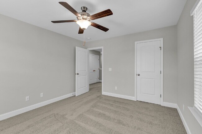 Building Photo - End Unit Townhome in Port Wentworth