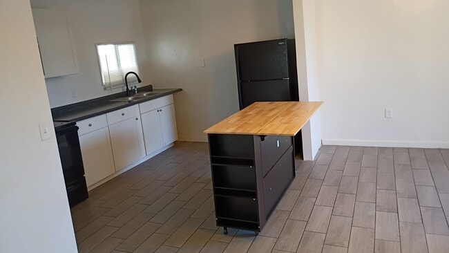 Building Photo - Garden Lofts on President