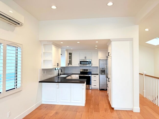 Building Photo - Fantastic 2-Story Home 3 bed 2.5 bath with backyard in Prime Golden Hills-Redondo Beach