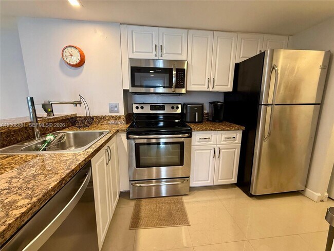 Building Photo - 770 Claughton Island Dr