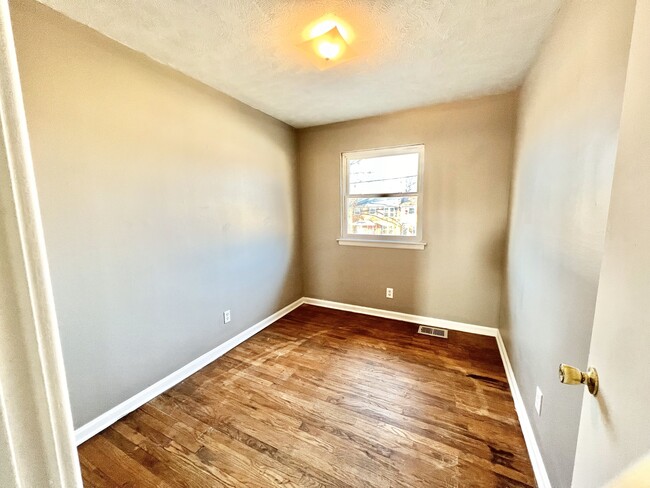 Building Photo - 3408 Chauncey Ave