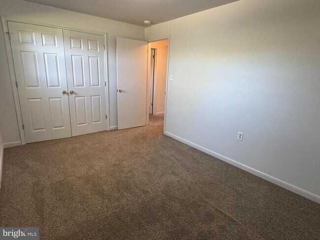 Building Photo - 3876 Shadywood Dr