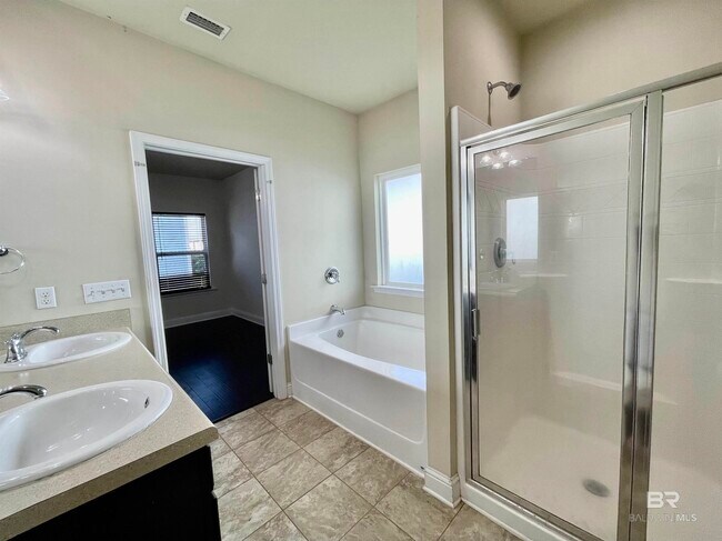 Building Photo - 324 Majestic Beauty Ave