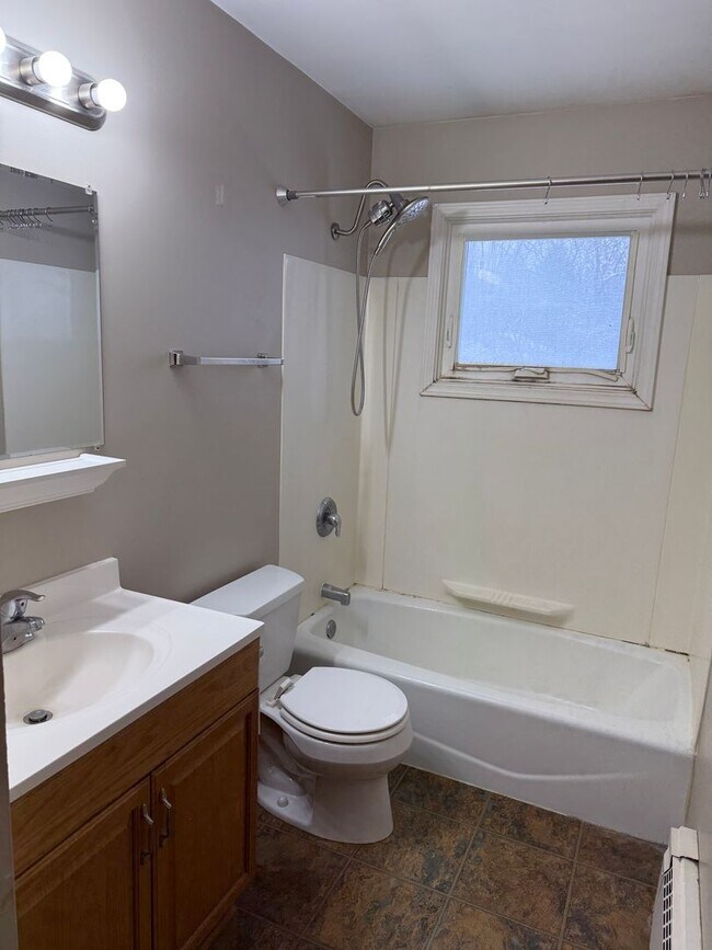 Building Photo - Reilly duplex