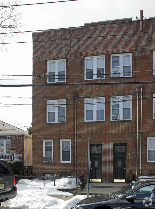 Building Photo - 151 Roosevelt Ave