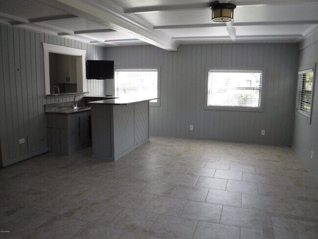 Building Photo - 176 Gull Cir N