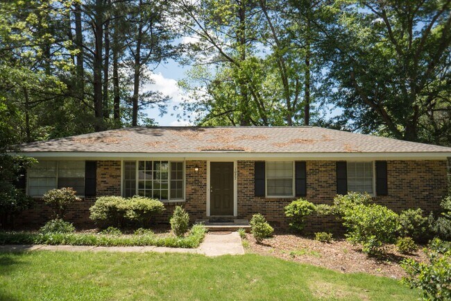 Building Photo - Location! Location! Heart of Auburn!