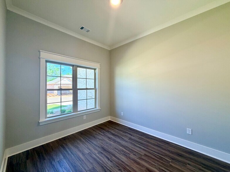 Building Photo - 513 Bristleleaf Path