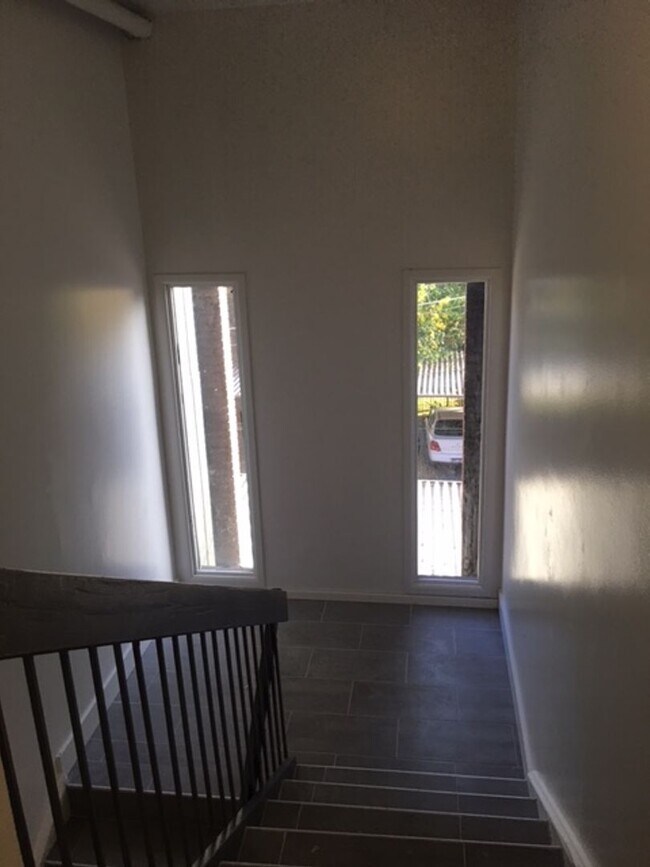 Building Photo - 68 E 200 S