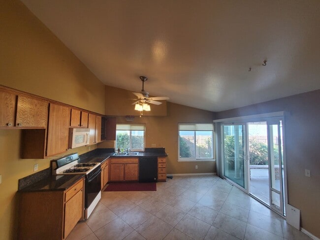Building Photo - Single Family and Single Story Beautiful H...